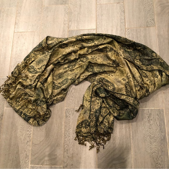 Authentic Turkish silk paisley Shaw - Picture 4 of 9